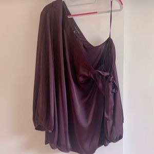 ONE SHOULDER SLOUCHY SILK LIKE TOP